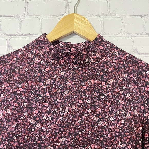 Ditsy Floral Blouse 5️⃣✖️3️⃣0️⃣ - Picture 3 of 9